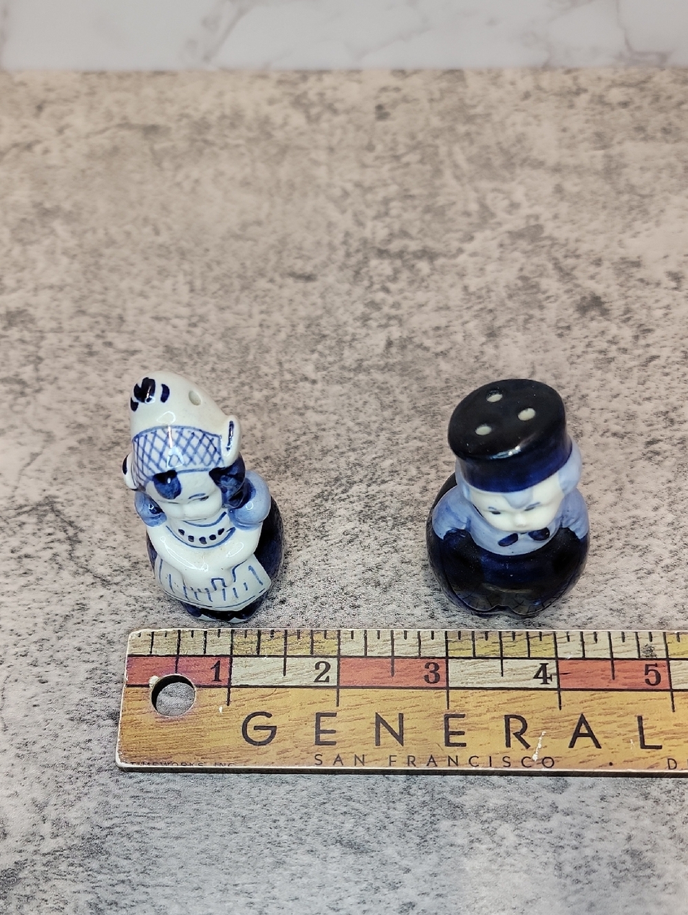 Vintage blue delfts boy and girl couple salt& pepper shaker - Picture 8 of 12